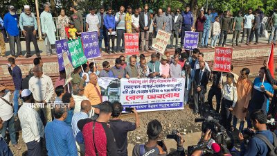 পদ্মা সেতু হয়ে যশোর-ঢাকা রেলসংযোগ প্রকল্পে ‘বেনাপোল এক্সপ্রেস’ দিনে দুবার যাতায়াতসহ মানুষের স্বার্থে কমপক্ষে আরও তিনটি ট্রেনের দাবিতে রেলপথ অবরোধ কর্মসূচি