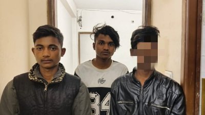 গ্রেফতার হওয়া ছিনতাইকারীরা