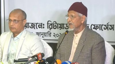 মতবিনিময় সভায় বক্তব্য রাখছেন কমিশনের সভাপতি মেজর জেনারেল (অব.) আ ল ম ফজলুর রহমান