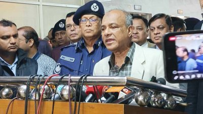 বক্তব্য দিচ্ছেন স্বরাষ্ট্র উপদেষ্টা লেফটেন্যান্ট জেনারেল (অব.) মো. জাহাঙ্গীর আলম চৌধুরী