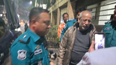 সাবেক এমপি শফিউল ইসলাম মহিউদ্দিন (জ্যাকেট পরা)