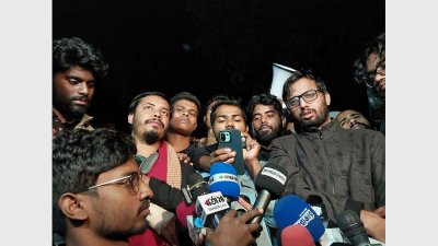 শিক্ষার্থীরা মন্ত্রণালয়ের সংশোধন করা চিঠিতে সন্তুষ্ট হয়ে অনশন প্রত্যাহার করে নিয়েছে