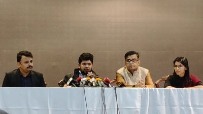 ব্রিফিংয়ে কথা বলছেন উপদেষ্টা মাহফুজ আলম