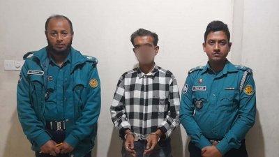 পুলিশের হেফাজতে গ্রেফতার ব্যক্তি