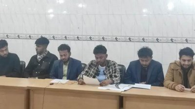 সোমবার সন্ধ্যায় টাঙ্গাইল প্রেসক্লাবে সংবাদ সম্মেলন করেন মারধরের শিকার বৈষম্যবিরোধী ছাত্র আন্দোলনের সমন্বয়ক শেখ ফরাশ
