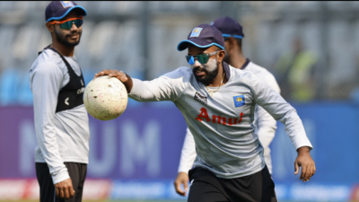 সিরিজে অধিনায়কের দায়িত্ব পালন করবেন আসালাঙ্কা।