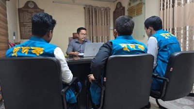 তদন্তে দুদক কর্মকর্তারা