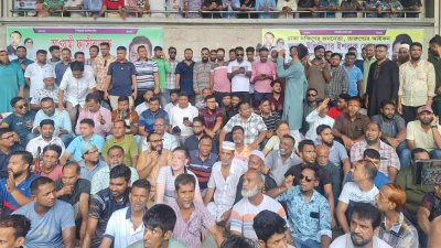 নগরভবনে ইশরাক হোসেনের সমর্থকদের অবস্থান