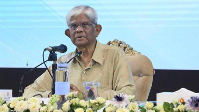 বাজেটোত্তর সংবাদ সম্মেলনে অর্থ উপদেষ্টা ড. সালেহউদ্দিন আহমেদ