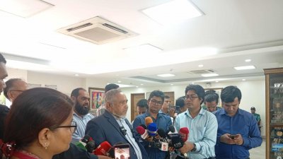 সাংবাদিকদের ব্রিফ করেন ডা. সৈয়দ আব্দুল্লাহ তাহের