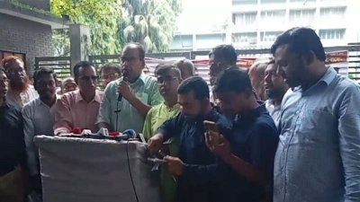 কথা বলছেন শামসুজ্জামান দুদু