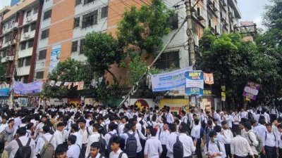লাগাতার আন্দোলনের অংশ হিসেবে আজও উত্তাল কলেজ চত্বর