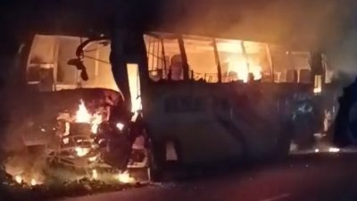 তাৎক্ষণিকভাবে আগুনের সূত্রপাত সম্পর্কে জানাতে পারেনি পুলিশ