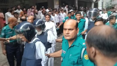 আদালত প্রাঙ্গণে পুলিশি হেফাজতে আনিসুল হক, সালমান এফ রহমানসহ আসামিরা