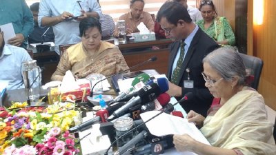 সংবাদ সম্মেলনে বক্তব্য দিচ্ছেন উপদেষ্টা ফরিদা আখতার। ছবি: সংগৃহীত