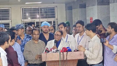 ব্রিফ করছেন ইনস্টিটিউটের ভারপ্রাপ্ত পরিচালক অধ্যাপক ডা. নাসির উদ্দিন