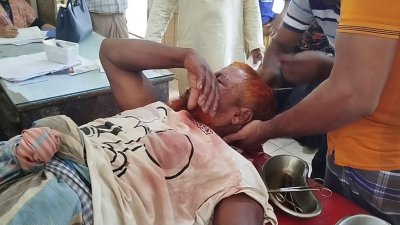 হাসপাতালে আহত একজন