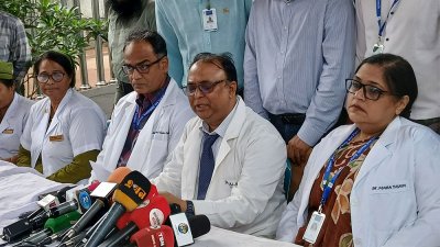 সংবাদ সম্মেলনে বক্তব্য রাখছেন অধ্যাপক ডা. মো. নাসির উদ্দিন