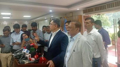 সাময়িক ওয়াকআউট করেছে বিএনপির প্রতিনিধি দল