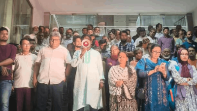 কর্মবিরতি পালন করছেন জনকণ্ঠের সাংবাদিক, কর্মকর্তা ও কর্মচারীরারা