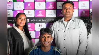 বাবা-মায়ের সঙ্গে ফারহান আলি