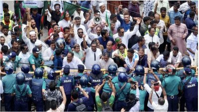 কর্মসূচি আটকে দিয়েছে পুলিশ