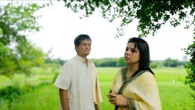 একটি দৃশ্যে গৌরহরি ও জ্যোতি সিনহা