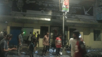 জাপার অফিসের সামনে হামলাকারীরা