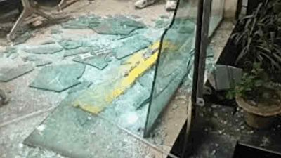মালিবাগে সোহাগ পরিবহন কাউন্টারে হামলা চালিয়ে ভাঙচুর করা হয়
