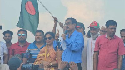 সমাবেশে বক্তব্য রাখছেন ফজলুর রহমান