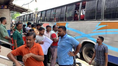 স্বাভাবিক হয়েছে বাস চলাচল