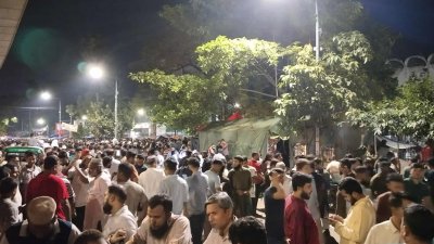 ডাকসু নির্বাচনকে ঘিরে শাহবাগ এলাকা উত্তপ্ত হয়ে উঠেছে