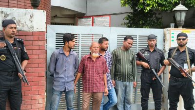 র্যাবের হেফাজতে অভিযুক্তরা