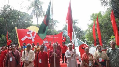 সিপিবির ত্রয়োদশ কংগ্রেসের শুরুতে জাতীয় ও দলীয় পতাকা উত্তোলন করা হয়