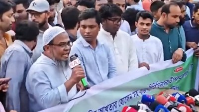বক্তব্য শেষে ‘জয় বাংলা’ স্লোগান দেন এই বক্তা। পরে এ জন্য ক্ষমা চান তিনি/ভিডিও থেকে নেওয়া স্ক্রিনশট