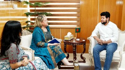 উপদেষ্টা মো. মাহফুজ আলমের সঙ্গে ইউনেস্কোর বাংলাদেশ প্রতিনিধি সুসান ভাইজ