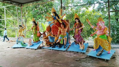 দুর্গোৎসবের জন্য প্রস্তুত রাজধানীর ঐতিহ্যবাহী কালীমন্দির