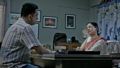 একটি দৃশ্যে ওমর মালিক ও রুনা খান