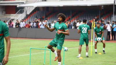 এশিয়ান কাপ কোয়ালিফায়ারে বাংলাদেশ-হংকং মুখোমুখি হবে আজ।