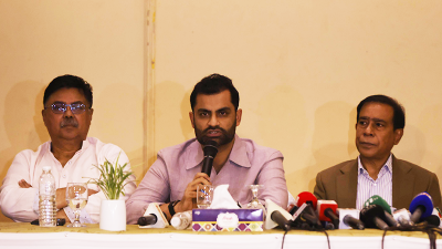 সংবাদ সম্মেলনে কথা বলছেন তামিম ইকবাল