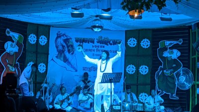 কুড়িগ্রামের স্থানীয় শিল্পীদের পরিবেশনা লালনের তিরোধান দিবসকে স্মরণ উৎসবে পরিণত করে