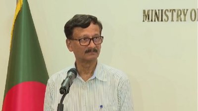 ভারতকে প্রশ্ন না করায় সাংবাদিকদের সমালোচনায় পররাষ্ট্র উপদেষ্টা