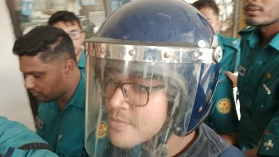 আদালত চত্বরে শ্রীশান্ত রায়