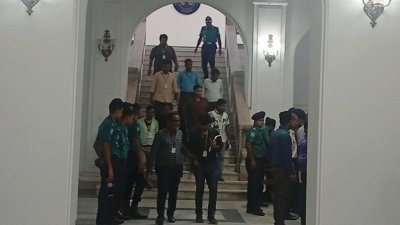 সকাল ৮টা ২০ মিনিটে আন্তর্জাতিক অপরাধ ট্রাইব্যুনালে এই শুনানি শুরু হয়