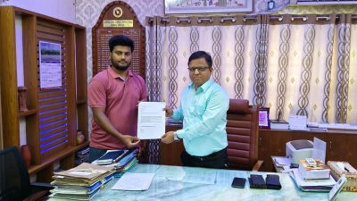 জেলা প্রশাসকের পক্ষে অতিরিক্ত জেলা প্রশাসক (সার্বিক) মো. সোহরাব হোসেন তার আবেদন গ্রহণ করেন
