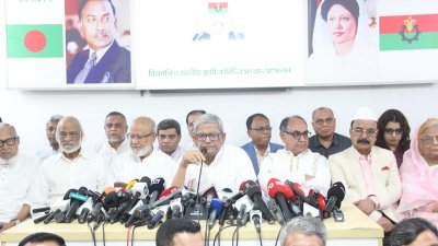 সংবাদ সন্মেলনে কথা বলছেন দলের মহাসচিব মির্জা ফখরুল ইসলাম আলমগীর/বাংলা ট্রিবিউন