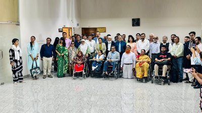 আগারগাঁওয়ে নির্বাচন ভবনে সংলাপ শেষে বিভিন্ন প্রতিবন্ধী সংগঠনের প্রতিনিধিরা/ঢাকা ট্রিবিউন