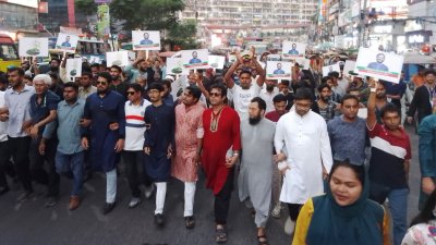 সনি সিনেমা হলের সামনে থেকে মিছিলটি শুরু হয়