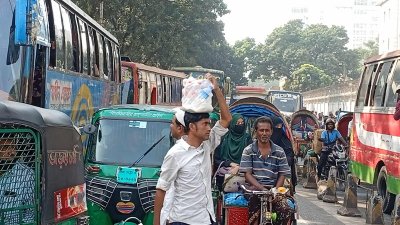 সমাবেশের প্রভাবে কাকরাইল, শাহবাগ ও সাইন্সল্যাব পর্যন্ত দীর্ঘ যানজটের সৃষ্টি হয়েছে/বাংলা ট্রিবিউন