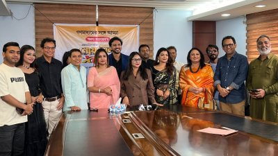 সংবাদ সম্মেলনে নির্মাতা ও শিল্পীরা